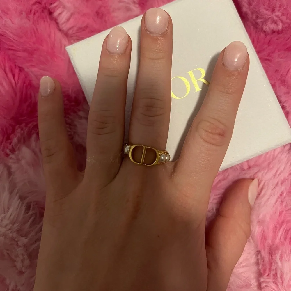 Authentic Dior CD logo pearl ring!! Size 6 - Picture 3 of 7
